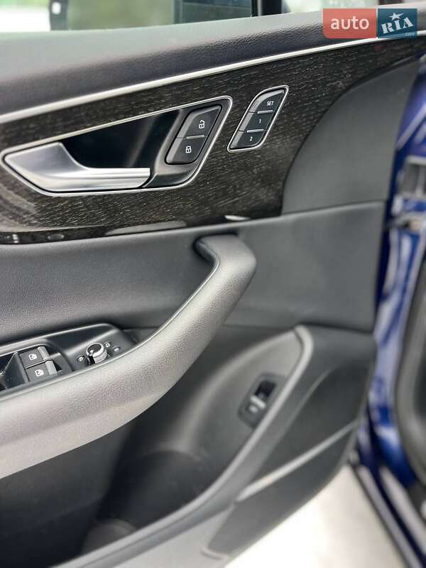 Внедорожник / Кроссовер Audi Q7 2022 в Новояворовске