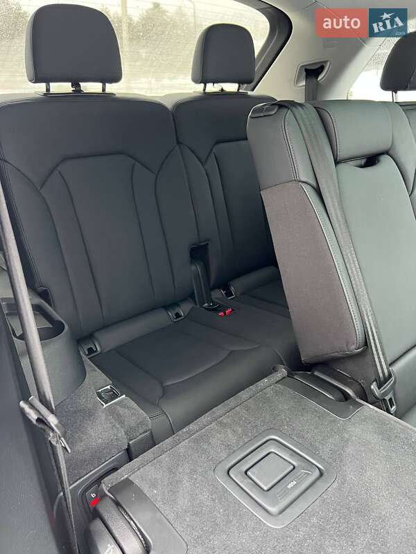 Внедорожник / Кроссовер Audi Q7 2022 в Новояворовске