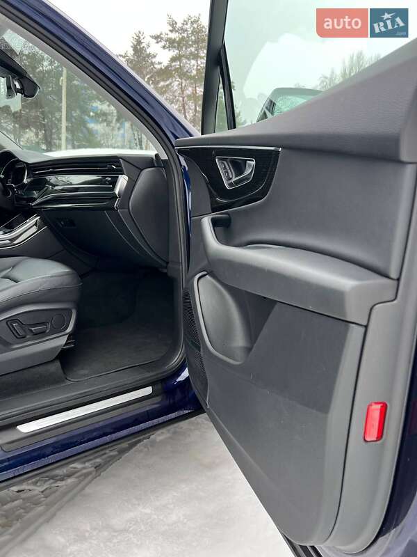 Внедорожник / Кроссовер Audi Q7 2022 в Новояворовске