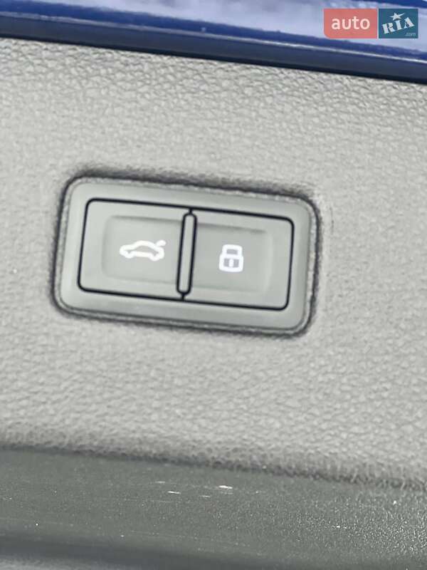 Внедорожник / Кроссовер Audi Q7 2022 в Новояворовске