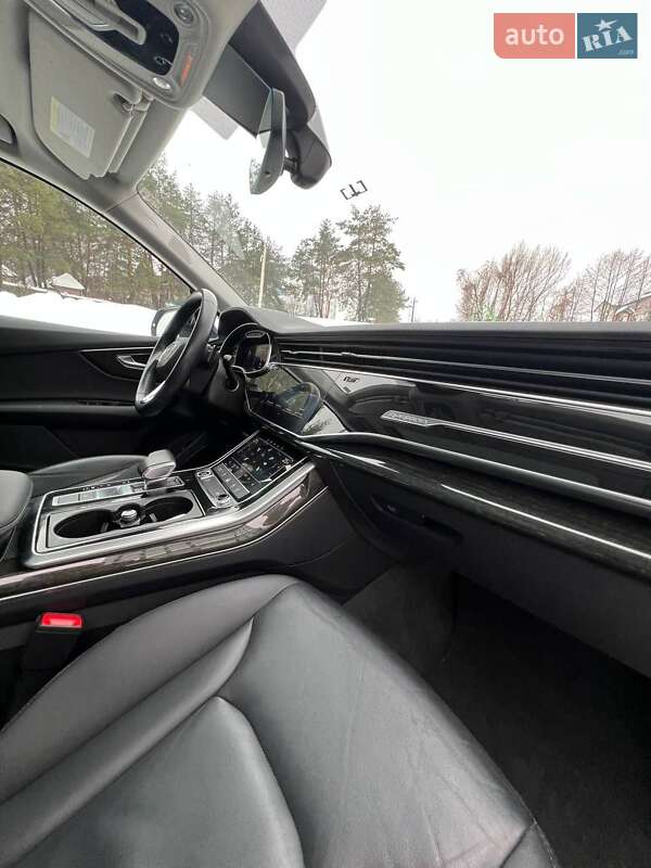 Внедорожник / Кроссовер Audi Q7 2022 в Новояворовске