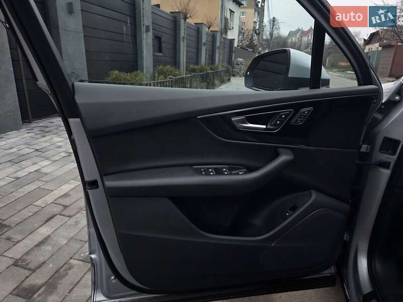 Внедорожник / Кроссовер Audi Q7 2017 в Киеве