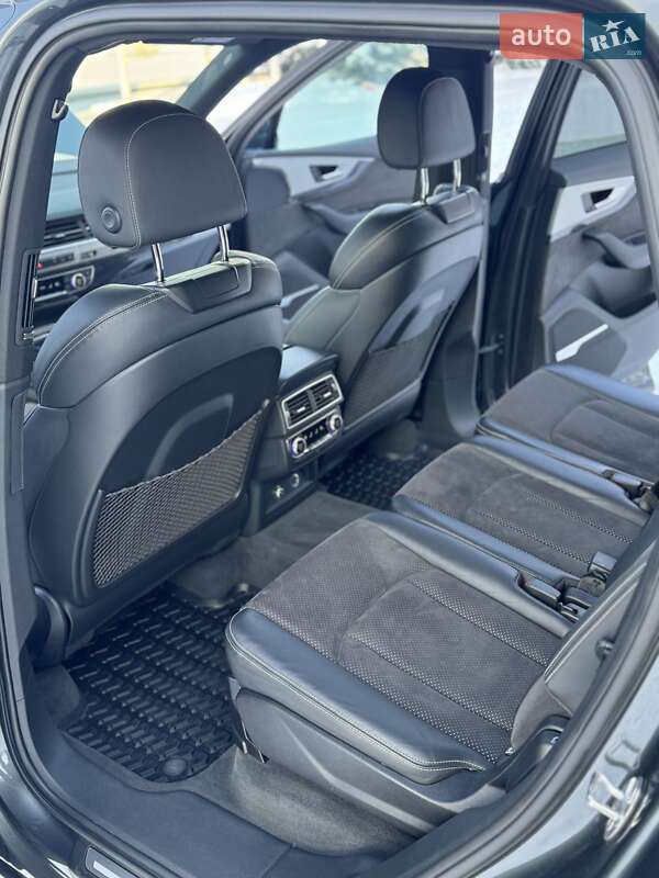 Внедорожник / Кроссовер Audi Q7 2018 в Киеве