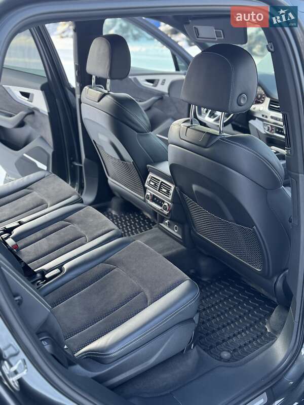 Внедорожник / Кроссовер Audi Q7 2018 в Киеве