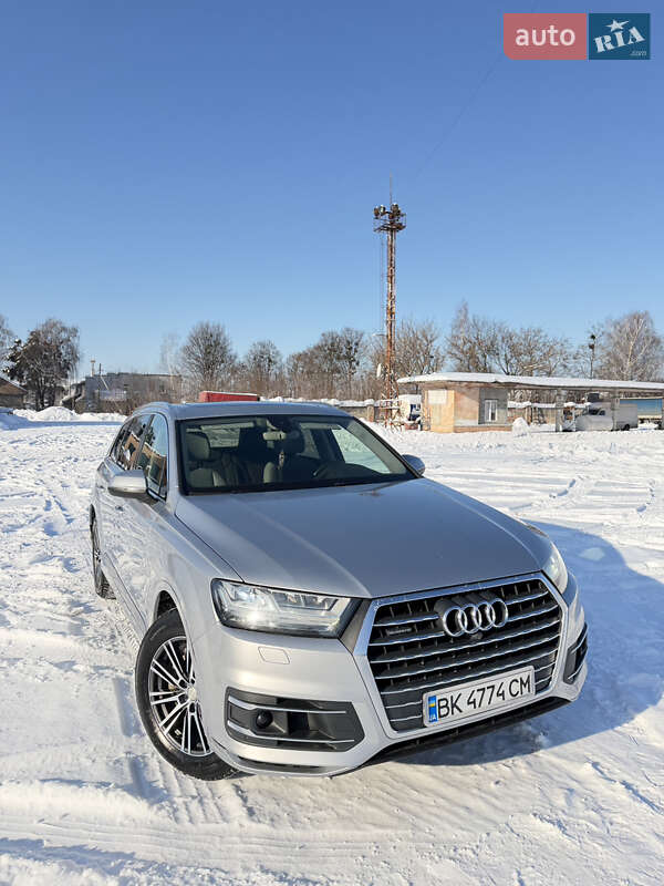 Внедорожник / Кроссовер Audi Q7 2016 в Радивилове