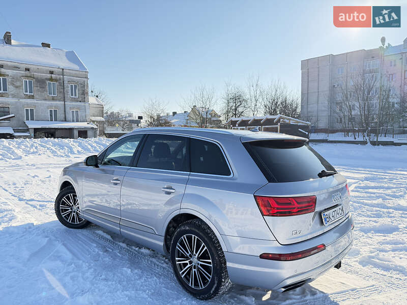 Внедорожник / Кроссовер Audi Q7 2016 в Радивилове