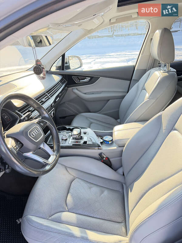 Внедорожник / Кроссовер Audi Q7 2016 в Радивилове