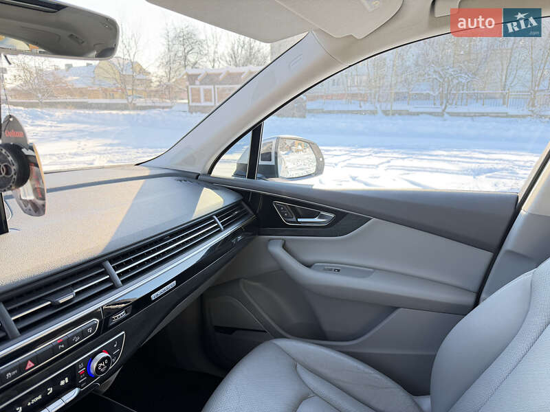 Внедорожник / Кроссовер Audi Q7 2016 в Радивилове