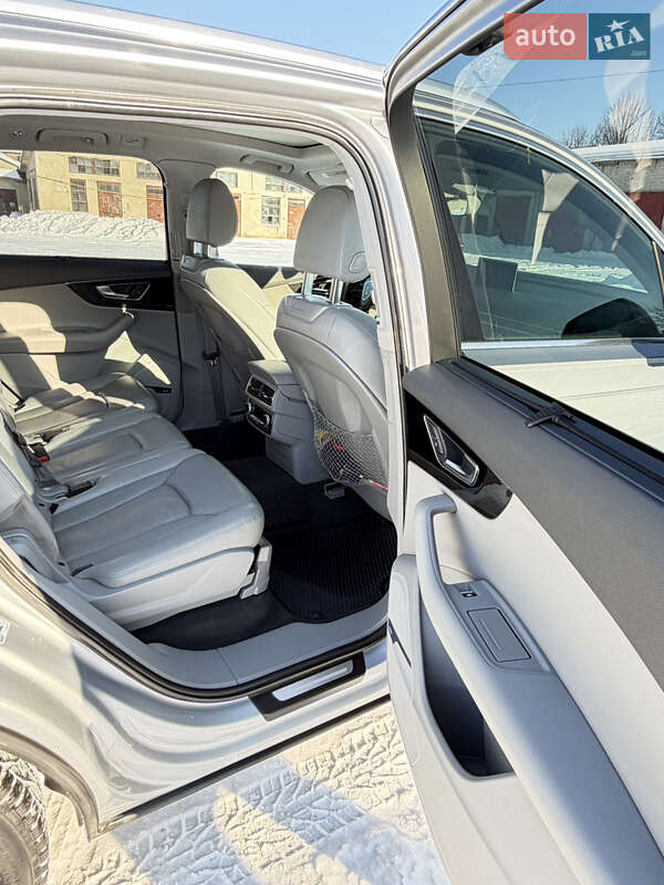 Внедорожник / Кроссовер Audi Q7 2016 в Радивилове