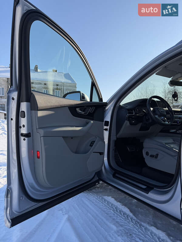 Внедорожник / Кроссовер Audi Q7 2016 в Радивилове