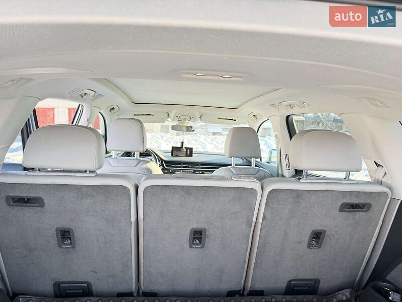 Внедорожник / Кроссовер Audi Q7 2016 в Радивилове