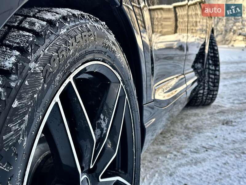 Внедорожник / Кроссовер Audi Q7 2017 в Киеве