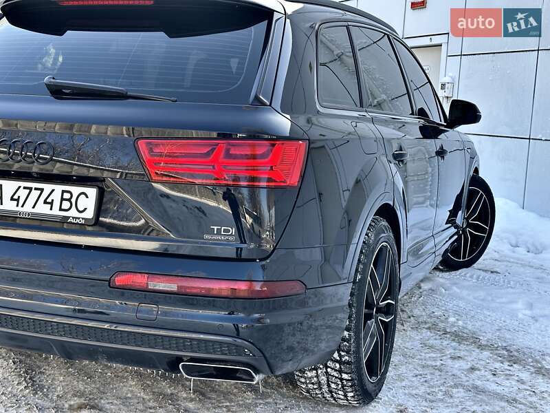 Внедорожник / Кроссовер Audi Q7 2017 в Киеве
