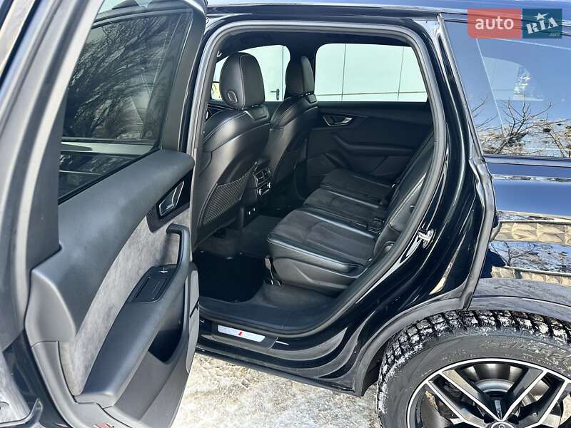 Внедорожник / Кроссовер Audi Q7 2017 в Киеве