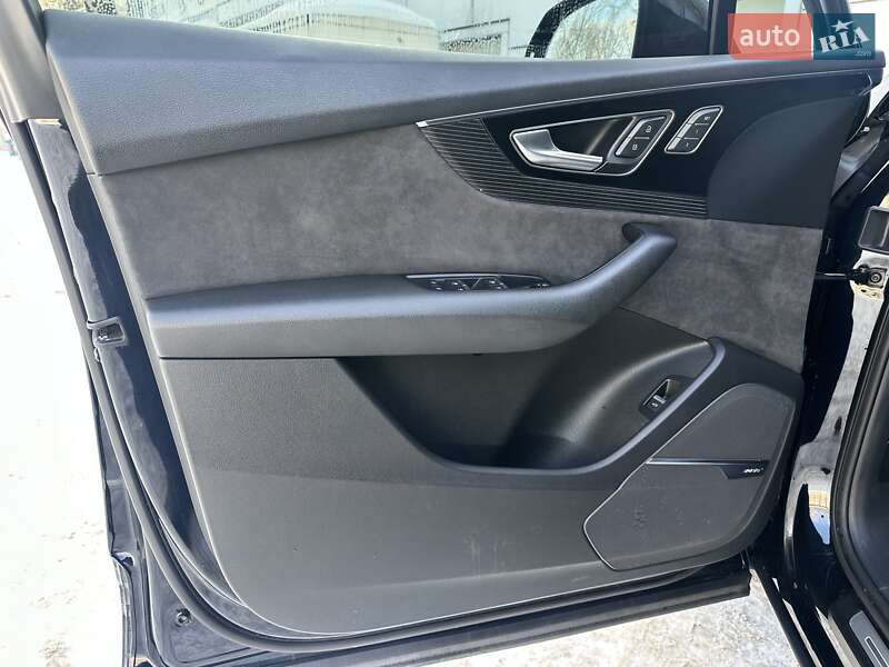 Внедорожник / Кроссовер Audi Q7 2017 в Киеве