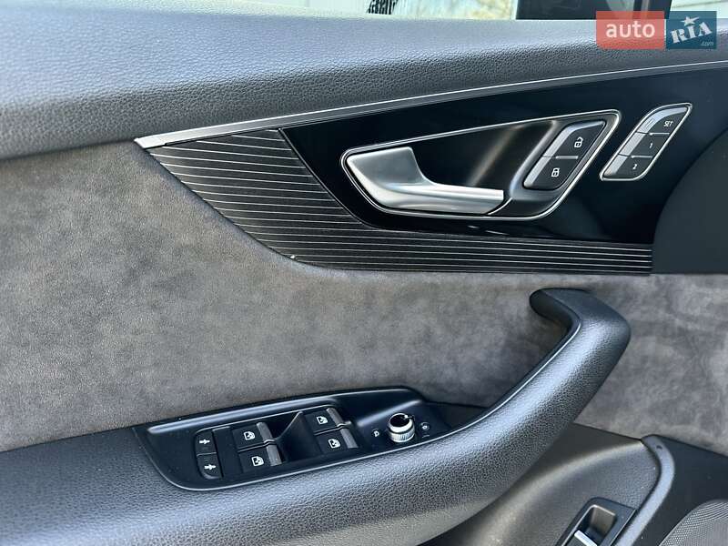 Внедорожник / Кроссовер Audi Q7 2017 в Киеве