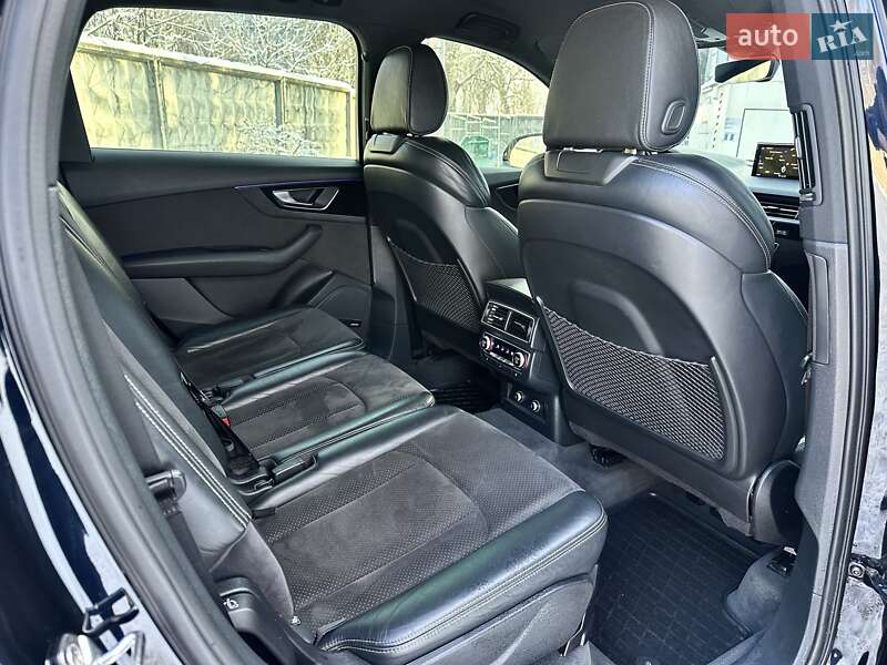 Внедорожник / Кроссовер Audi Q7 2017 в Киеве