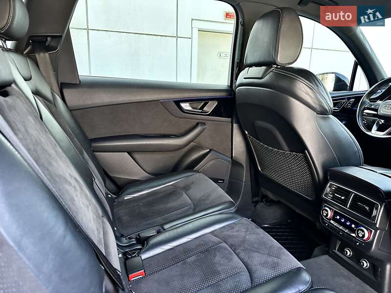 Внедорожник / Кроссовер Audi Q7 2017 в Киеве