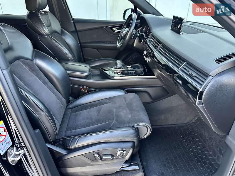 Внедорожник / Кроссовер Audi Q7 2017 в Киеве