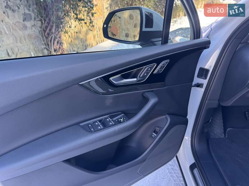 Внедорожник / Кроссовер Audi Q7 2017 в Черновцах