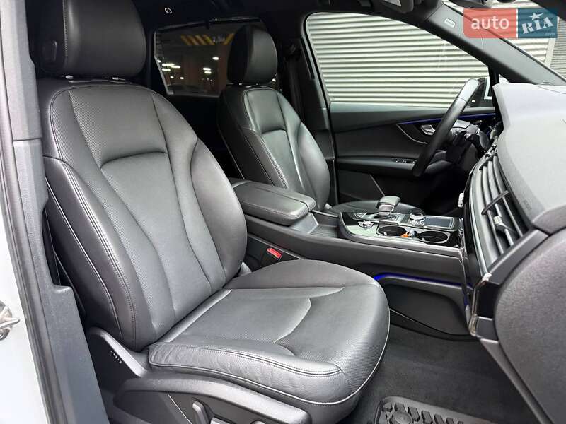 Внедорожник / Кроссовер Audi Q7 2016 в Киеве