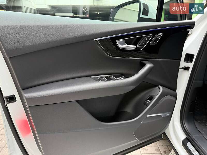 Внедорожник / Кроссовер Audi Q7 2016 в Киеве