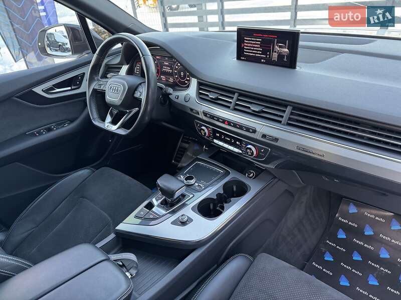 Внедорожник / Кроссовер Audi Q7 2017 в Ровно