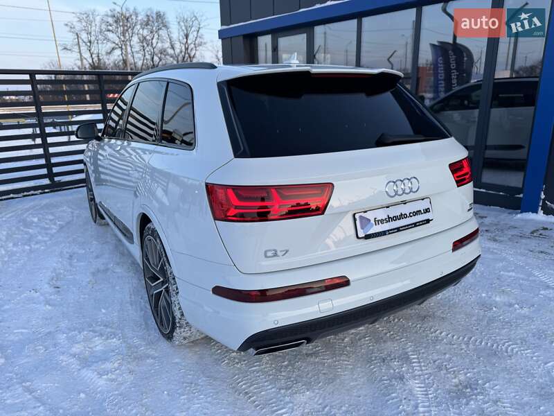 Внедорожник / Кроссовер Audi Q7 2017 в Ровно