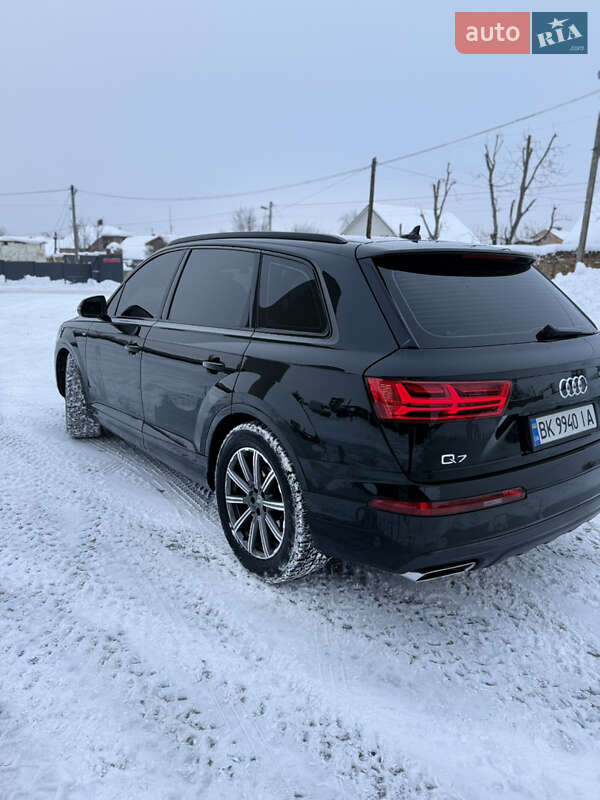 Внедорожник / Кроссовер Audi Q7 2017 в Дубно