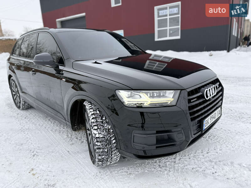 Внедорожник / Кроссовер Audi Q7 2017 в Дубно