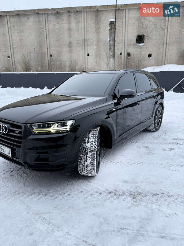 Внедорожник / Кроссовер Audi Q7 2017 в Дубно