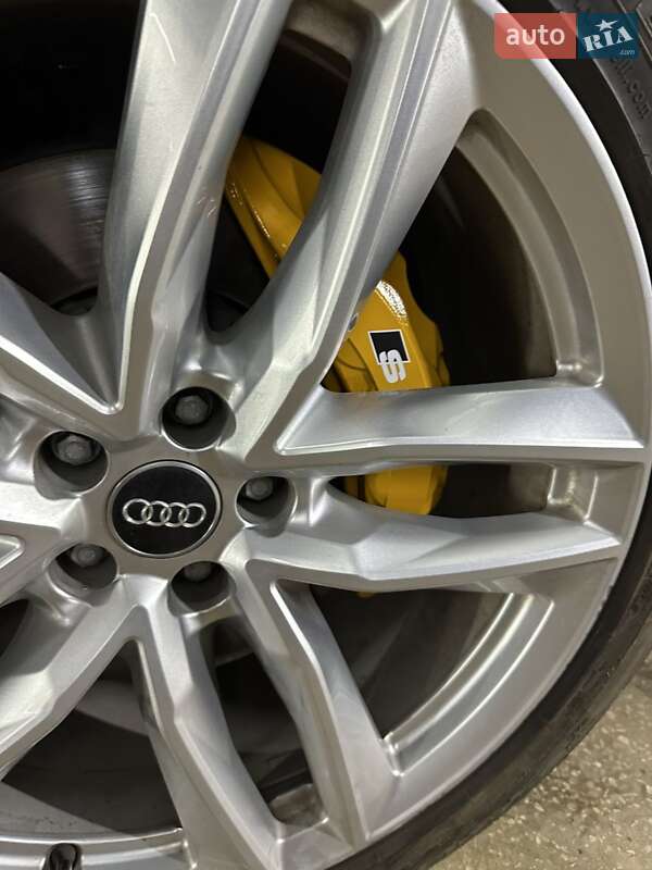 Внедорожник / Кроссовер Audi Q7 2016 в Звягеле