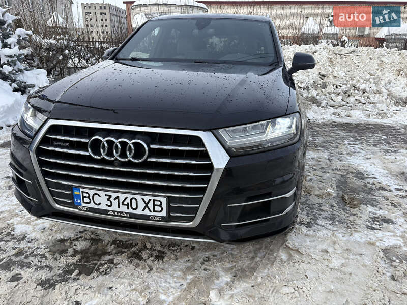 Внедорожник / Кроссовер Audi Q7 2017 в Новояворовске