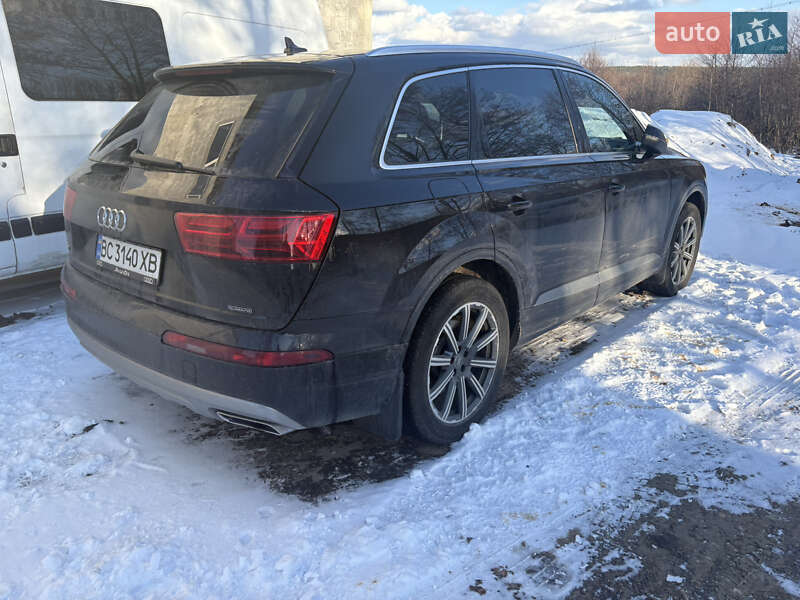 Внедорожник / Кроссовер Audi Q7 2017 в Новояворовске