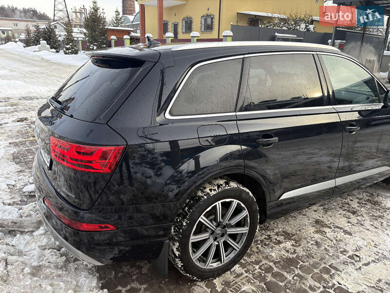 Внедорожник / Кроссовер Audi Q7 2017 в Новояворовске