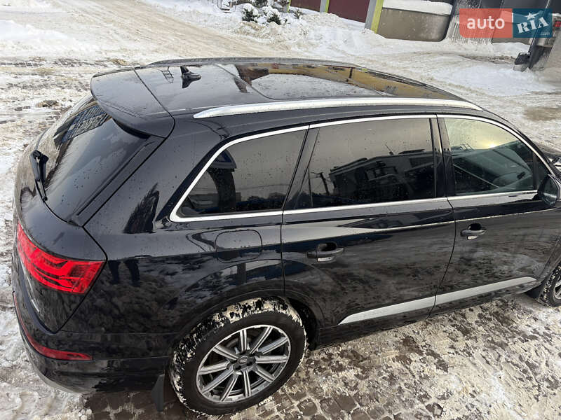 Внедорожник / Кроссовер Audi Q7 2017 в Новояворовске