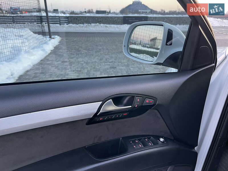 Внедорожник / Кроссовер Audi Q7 2012 в Мукачево