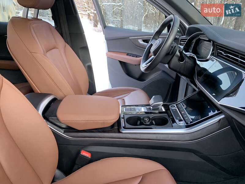 Позашляховик / Кросовер Audi Q7 2023 в Рівному