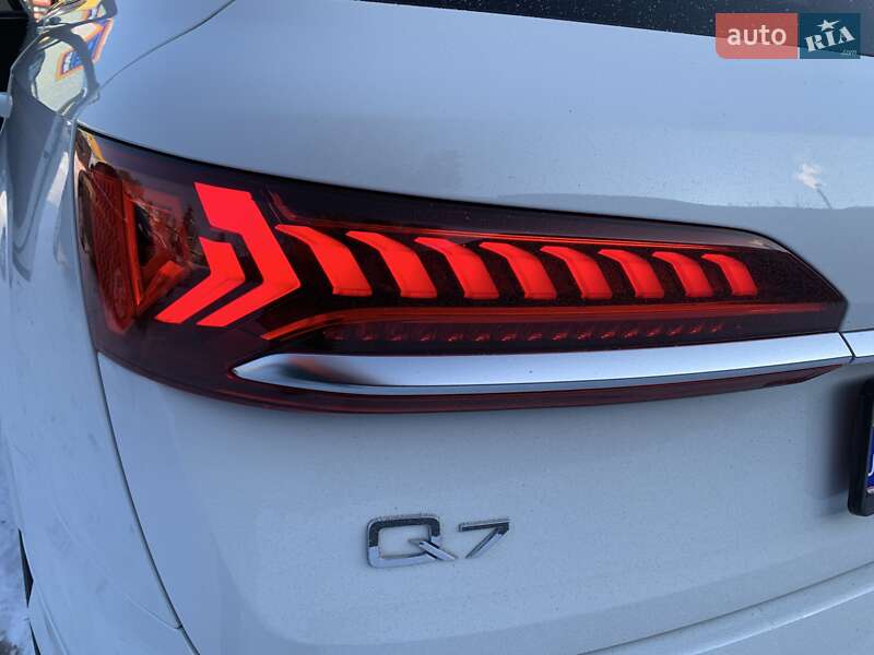 Позашляховик / Кросовер Audi Q7 2023 в Рівному