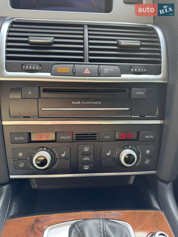 Позашляховик / Кросовер Audi Q7 2015 в Хусті