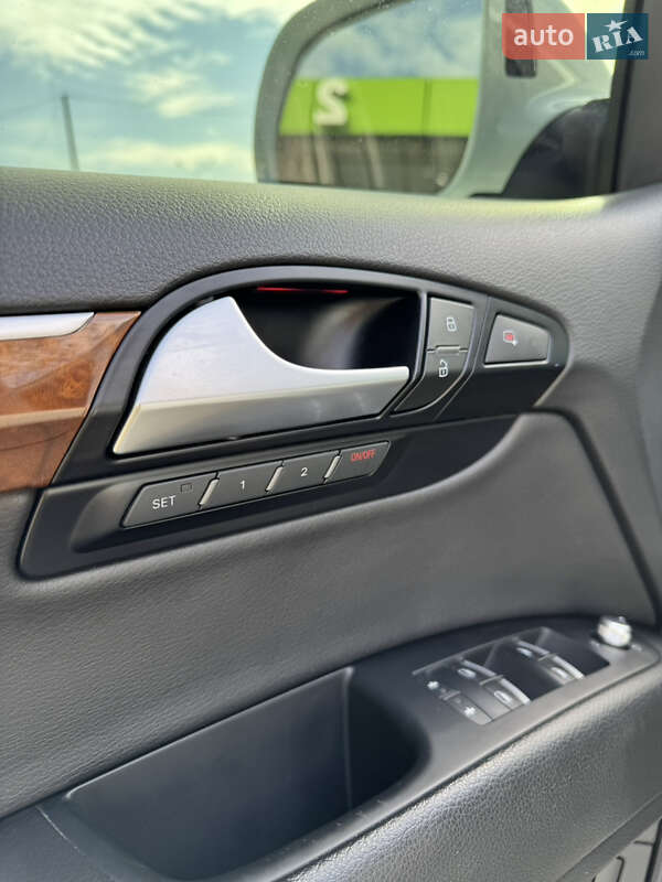 Позашляховик / Кросовер Audi Q7 2015 в Хусті