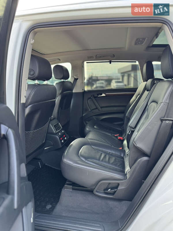 Позашляховик / Кросовер Audi Q7 2015 в Хусті