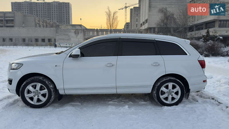 Внедорожник / Кроссовер Audi Q7 2015 в Киеве