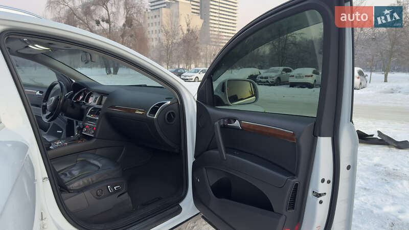 Внедорожник / Кроссовер Audi Q7 2015 в Киеве