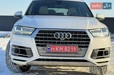 Позашляховик / Кросовер Audi Q7 2017 в Кам'янському