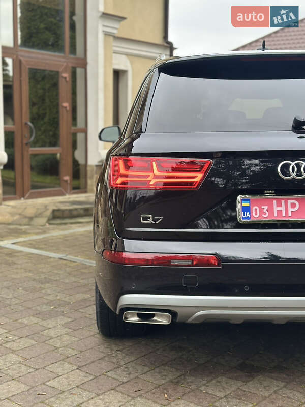 Внедорожник / Кроссовер Audi Q7 2017 в Сарнах