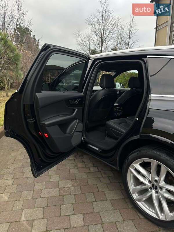 Внедорожник / Кроссовер Audi Q7 2017 в Сарнах