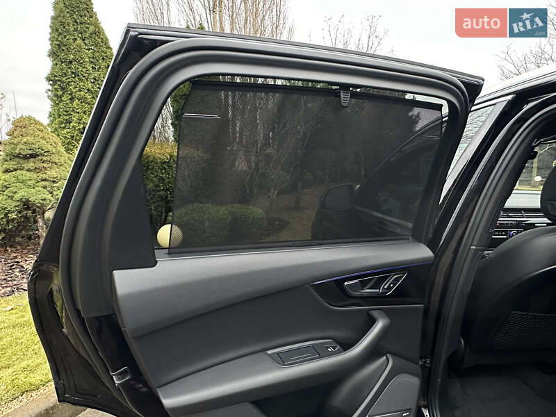 Внедорожник / Кроссовер Audi Q7 2017 в Сарнах