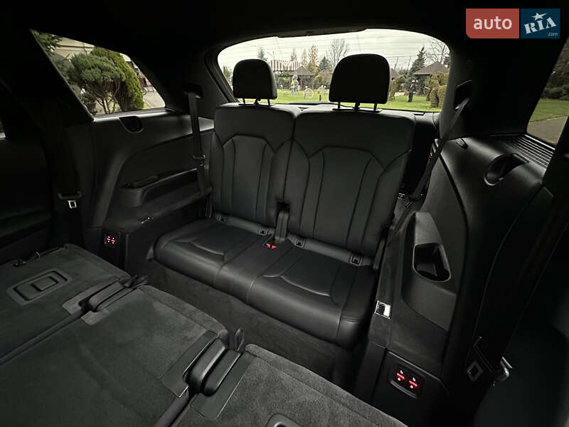 Внедорожник / Кроссовер Audi Q7 2017 в Сарнах