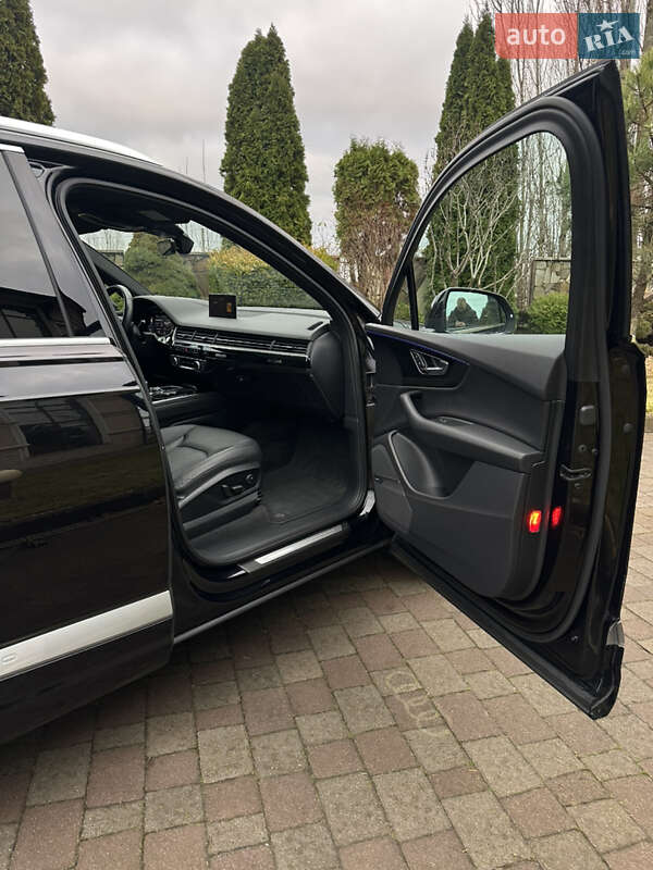 Внедорожник / Кроссовер Audi Q7 2017 в Сарнах